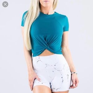 Buffbunny knotty top